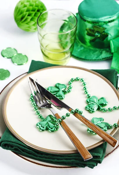 Festive table setting for St.Patrick's day. — Stock Photo, Image