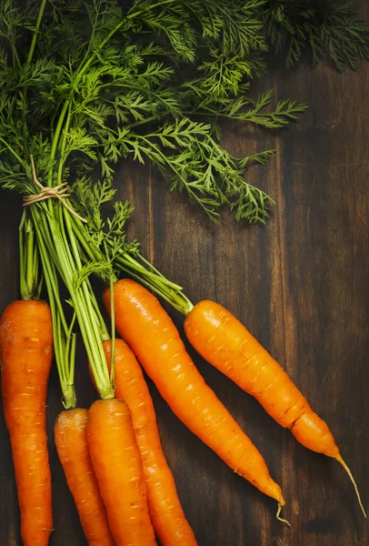 Свежая Морковь Деревянном Фоне — стоковое фото