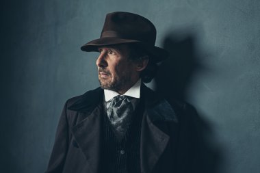 Sakallı Vintage olgun adam 