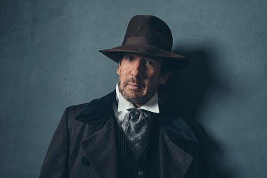 Sakallı olgun Batı adam 