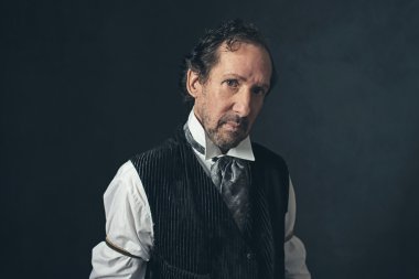 Sakallı Retro olgun adam