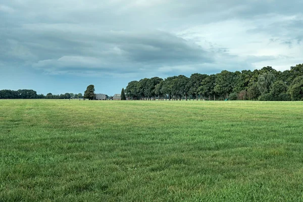 시골 풍경에서 옛 네덜란드 농장 — 스톡 사진