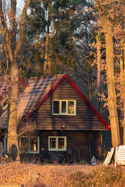 Дерев'яний будинок відпочинку — стокове фото