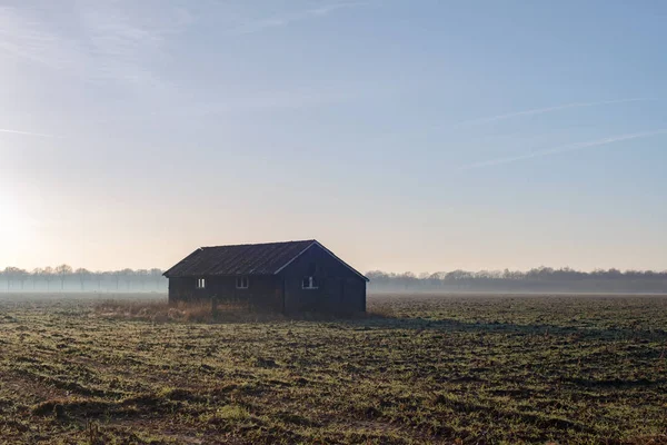 Old barn in misty farmland — Stock Photo, Image