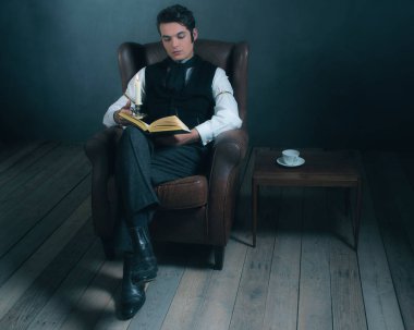 Victoria tarzı adam okuma kitabı 