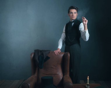 Vintage Victoria adam Sigara İçilmeyen.