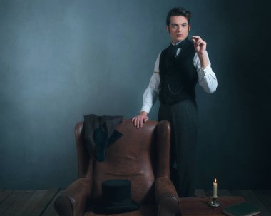 Vintage Victoria adam Sigara İçilmeyen.