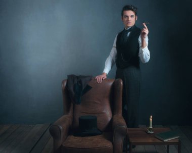 Vintage Victoria adam Sigara İçilmeyen.