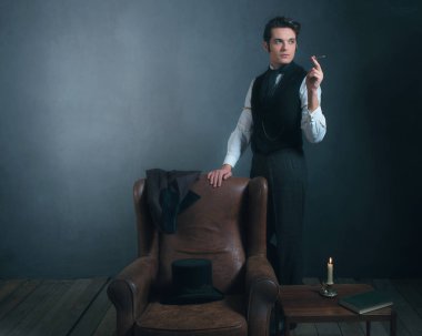 Vintage Victoria adam Sigara İçilmeyen.