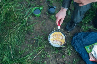 Kızartma tavada Pastırmalı yumurta 