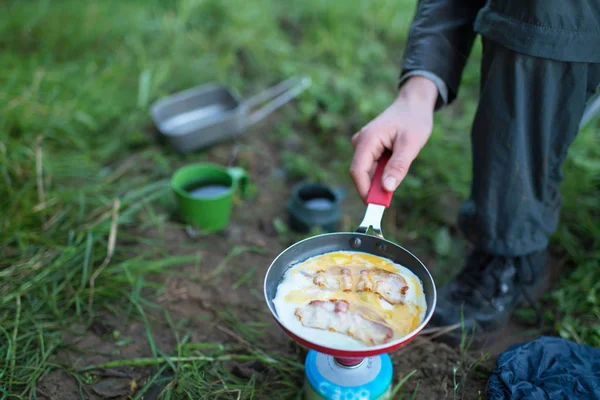 Erkek el holding pan 