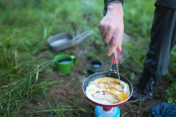 Kamp gaz Pastırmalı yumurta kızartma