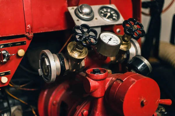 Misuratori di pressione del vecchio motore antincendio . — Foto Stock