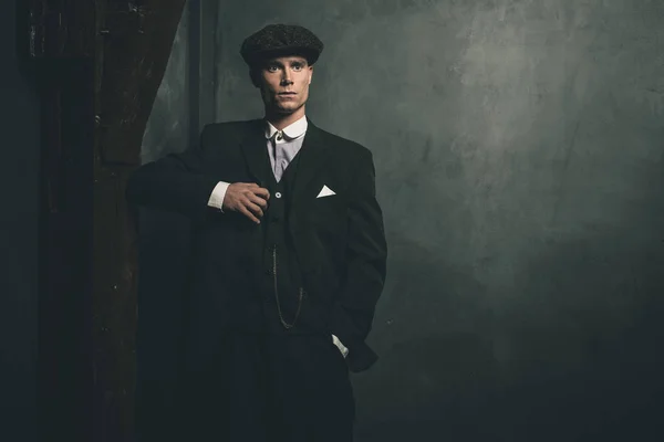 Gangster wearing suit and flat cap. — Stock Photo, Image