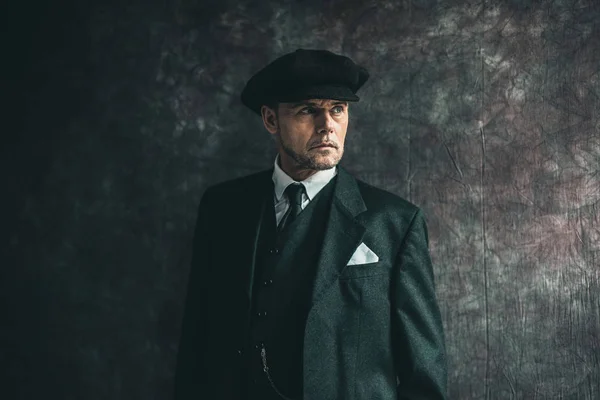 Gangster wearing flat cap and suit. — Stock Photo, Image