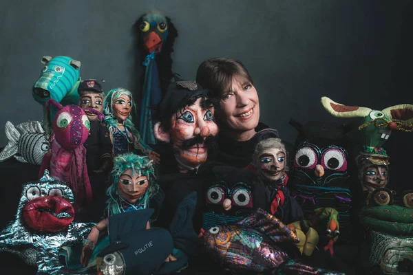 Puppeteer between handmade puppets — Stock Photo, Image