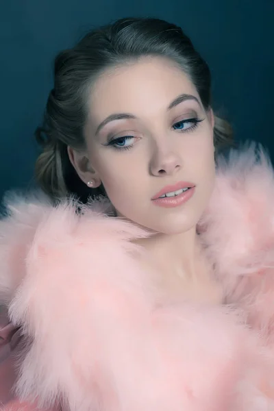 Young woman wearing feather boa — Stock Photo, Image