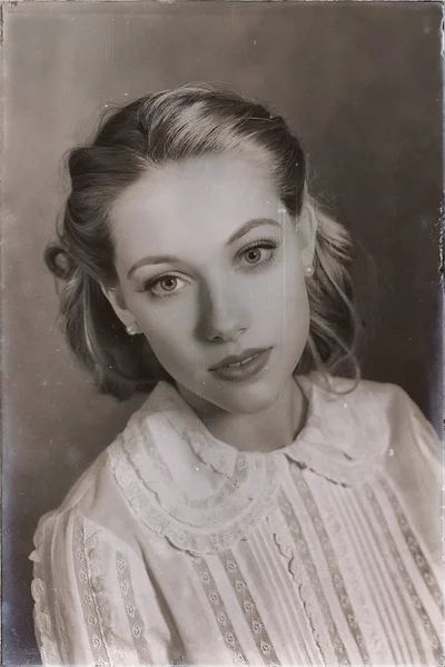 Retrato de mujer joven —  Fotos de Stock