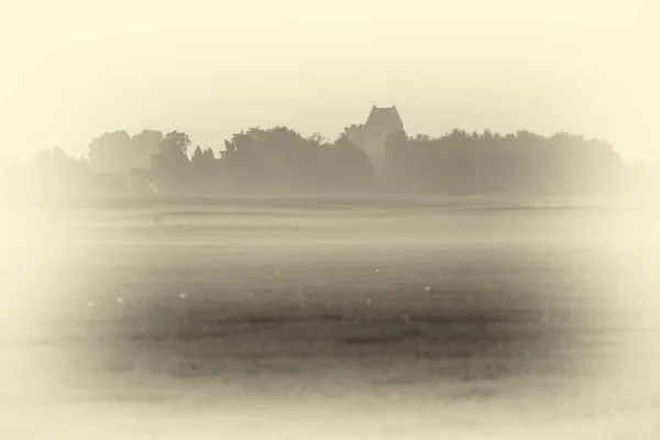 Старая деревня Датч в тумане — стоковое фото