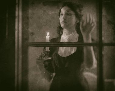 Victoria kadın holding şamdan