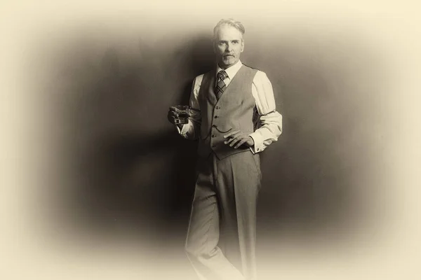 Businessman holding glass of whiskey — Stock Photo, Image