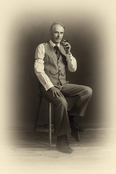 Man wearing suit with cigar — Stock Photo, Image