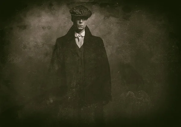 Mysterious english gangster — Stock Photo, Image
