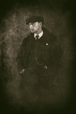 Retro 1920'lerde İngiliz gangster 