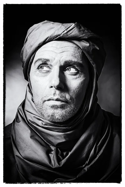 Berber człowiek sobie turban — Zdjęcie stockowe