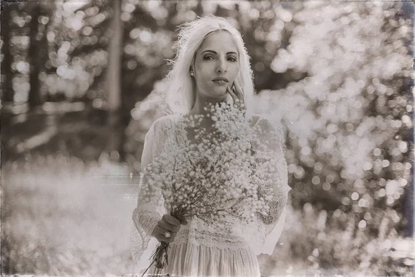 Bride holding white flower bouquet — Stock Photo, Image