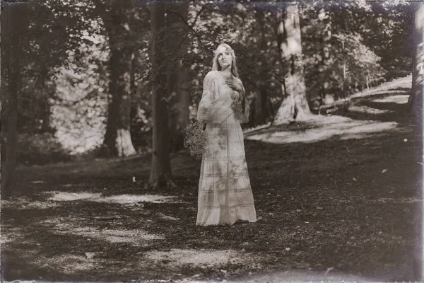  orman içinde güzel bir gelin