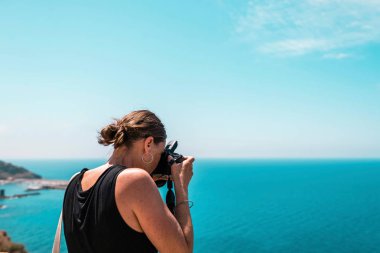 Turist fotoğrafını okyanus görmek 