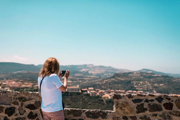 kadın alarak resim fotoğraf makinesi ile