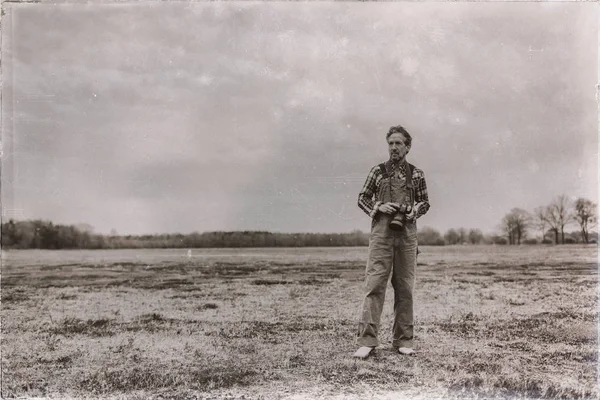 doğa fotoğrafçısı fotoğraf makinesi ile