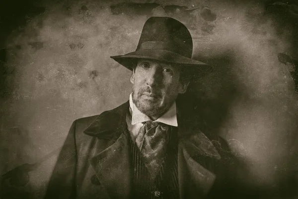 vintage giyim sakallı olgun adam