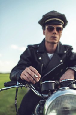 Motorcu duman Sigara 