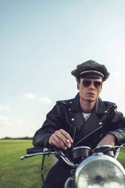 Motorcu duman Sigara 