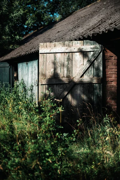 Staré dřevěné dveře — Stock fotografie