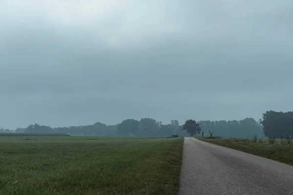 Rural landscape under cloudy sky — Stock Photo, Image