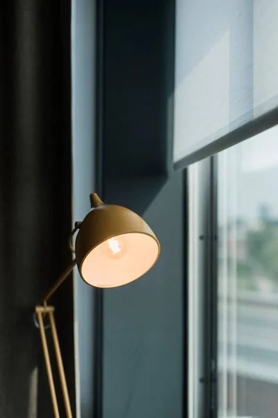 Винтажная настольная лампа — стоковое фото