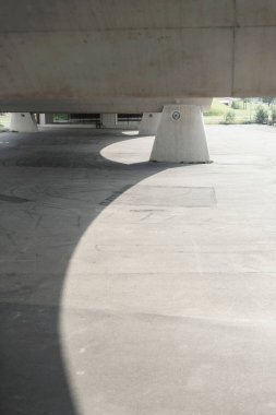 Köprü altından Beton İnşaat