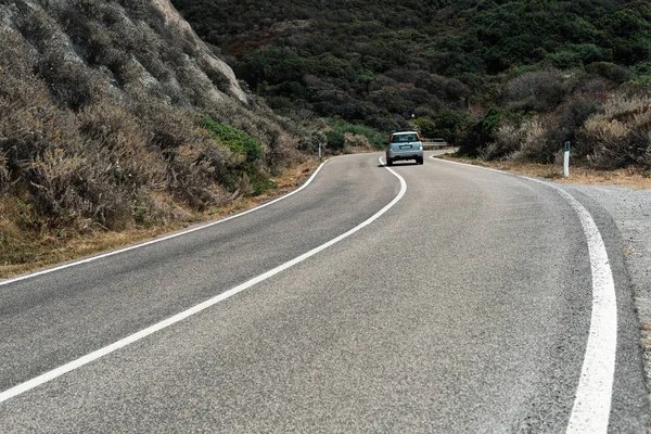 Car driving on mountain road — Stock Photo, Image