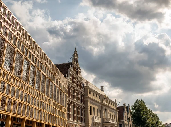 Starej architektury w holenderskim mieście — Zdjęcie stockowe