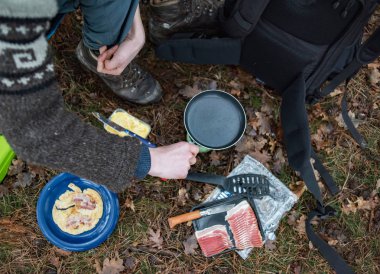 Fry pan brülör yerleştirerek adam