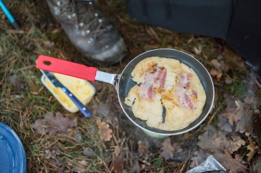 Kızartma tavada Pastırmalı yumurta