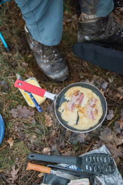 Kızartma tavada Pastırmalı yumurta