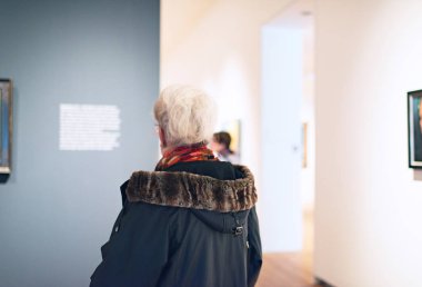 kadın okuma bilgi sanat 
