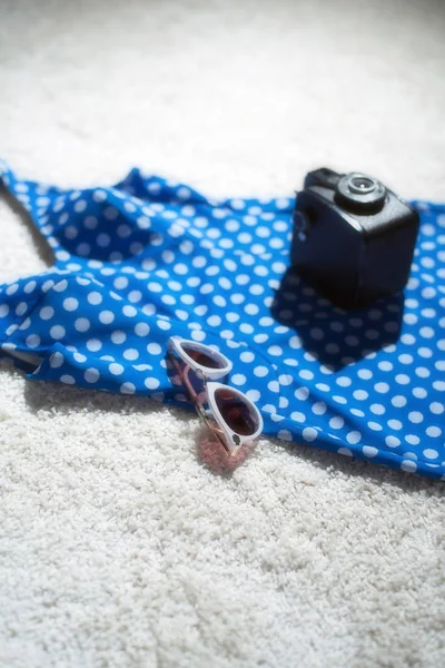 Maillot de bain vintage bleu avec caméra — Photo