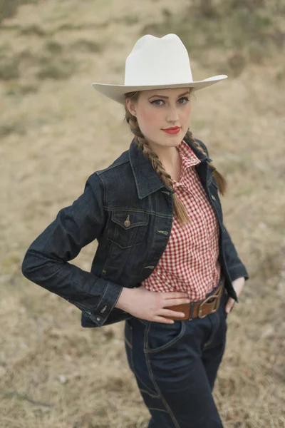 Retro cowgirl in jeans jacket — Stock Photo, Image