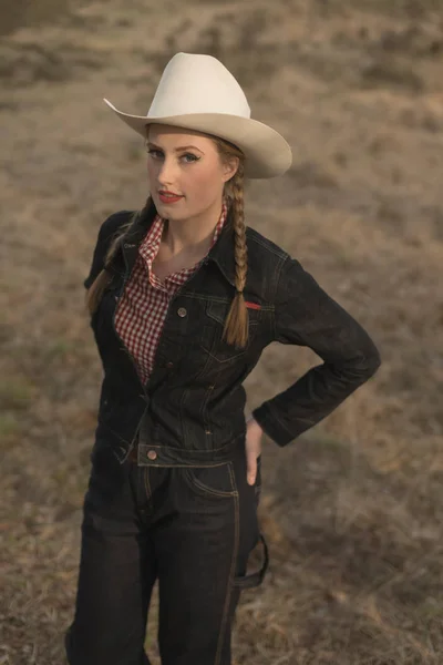 Vintage cowgirl on field. — Stock Photo, Image